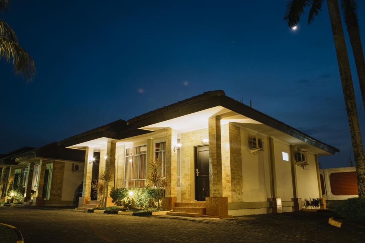 Comforta Hotel Tanjung Pinang Luaran gambar