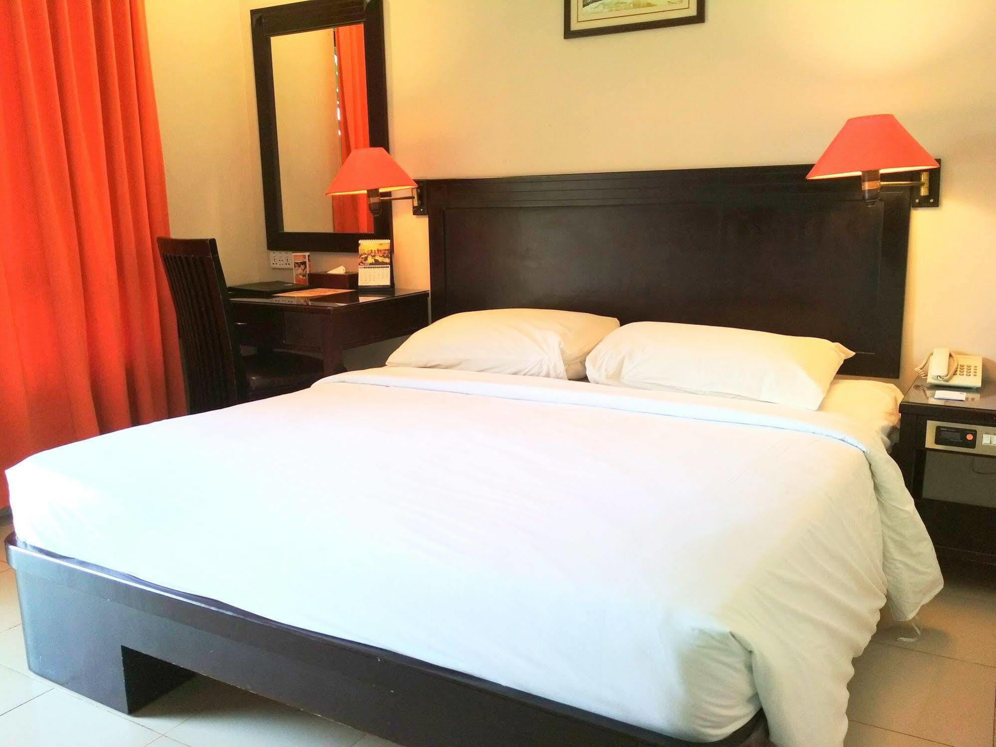 Comforta Hotel Tanjung Pinang Luaran gambar